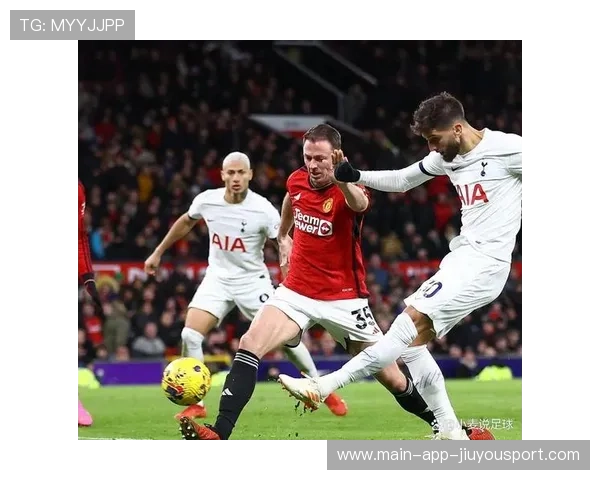 曼联争四关键战，锋线新星谢什科备战迎战热刺