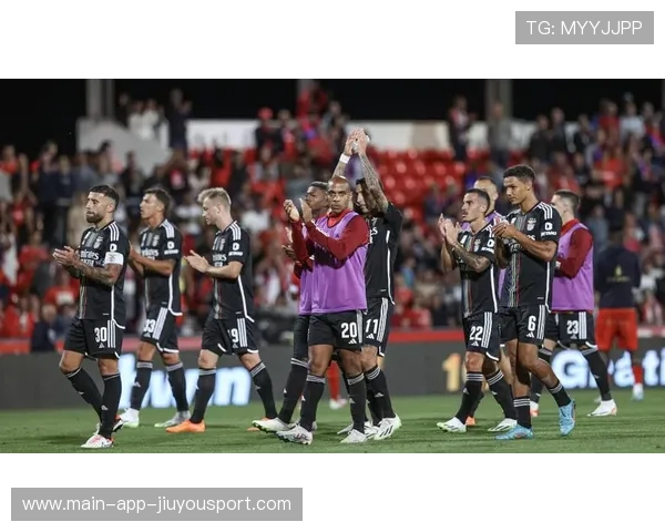 若昂·马里奥前插，禁区人数持续增加，若昂-马里奥